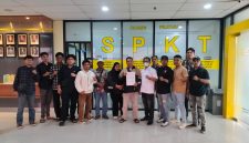 LSM Somasi saat mendatangi SPKT Polres Metro Bekasi Kota