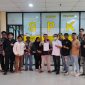 LSM Somasi saat mendatangi SPKT Polres Metro Bekasi Kota 