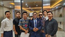 Pengacara G Nyoman Tio Rae bersama tim dan klien saat melaporkan PT Summarecon ke Mabes Polri.
