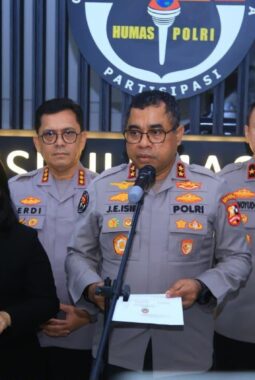 Gelar Upacara Kenaikan Pangkat, Kapolri Beri Penghargaan ke 50 Pati Polri