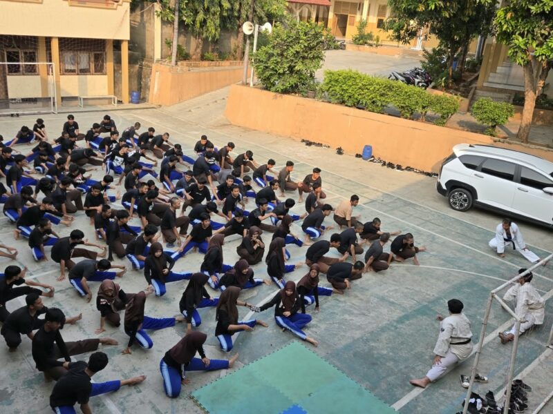 Suasana pelatihan beladiri Ju-Jitsu oleh Polsek Bekasi Selatan 