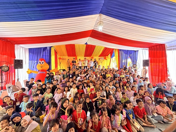 Indomaret Fresh Kebayoran Lama bersama Dancow FortiGro menggelar lomba mewarnai bagi anak-anak untuk mengasah kreativitas dan bakat seni.