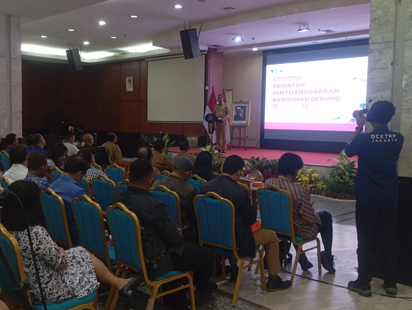 Wali Kota Jakarta Timur Munjirin mengingatkan pemilik gedung dan rumah mengecek lahan kosong di sekitar bangunan yang berpotensi memicu kebakaran saat musim kemarau.
