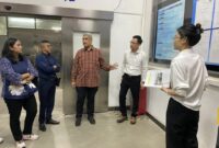 Ketua Lembaga Pengembangan Jasa Konstruksi (LPJK) Indonesia, Insannul Kamil, (baju kotak kotak) saat kunjungan ke Cina.