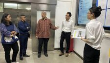 Ketua Lembaga Pengembangan Jasa Konstruksi (LPJK) Indonesia, Insannul Kamil, (baju kotak kotak) saat kunjungan ke Cina.