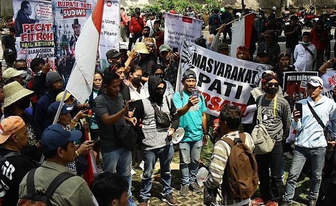 Warga Pati Jawa Tengah saat melakukan aksi (Foto: Istimewa)