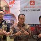 Mufti Mubarok (tengah) saat meresmikan kantor Adhi Industri Group