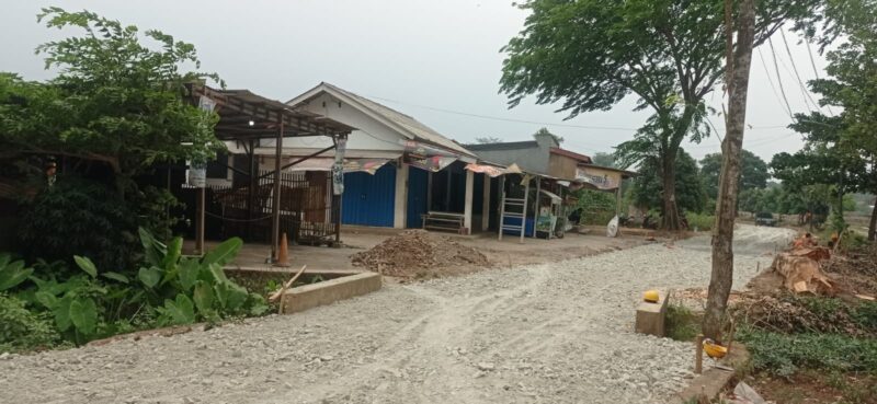 Proyek Jalan Burangkeng–Ciledug Kecamatan Setu Kabupaten Beksi. 