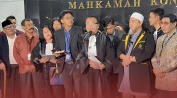 Pakar Hukum Tata Negara Denny Indrayana saat memberikan keterangan pers. 