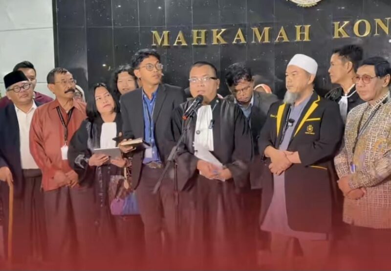 Pakar Hukum Tata Negara Denny Indrayana saat memberikan keterangan pers. 