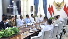 Presiden Prabowo Subianto menggelar rapat terbatas bersama sejumlah Menteri Kabinet Merah Putih di Istana Merdeka, Jakarta, pada Senin (28/9/2026). (Foto/BPMI)