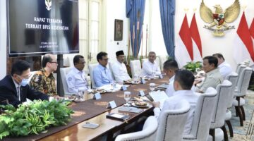 Presiden Prabowo Subianto menggelar rapat terbatas bersama sejumlah Menteri Kabinet Merah Putih di Istana Merdeka, Jakarta, pada Senin (28/9/2026). (Foto/BPMI)