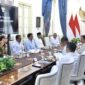 Presiden Prabowo Subianto menggelar rapat terbatas bersama sejumlah Menteri Kabinet Merah Putih di Istana Merdeka, Jakarta, pada Senin (28/9/2026). (Foto/BPMI)