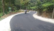 Jalan menuju destinasi wisata, Pemerintah Desa Tugu Utara, Kecamatan Cisarua, Kabupaten Bogor,