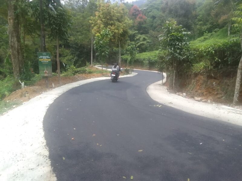 Jalan menuju destinasi wisata, Pemerintah Desa Tugu Utara, Kecamatan Cisarua, Kabupaten Bogor,