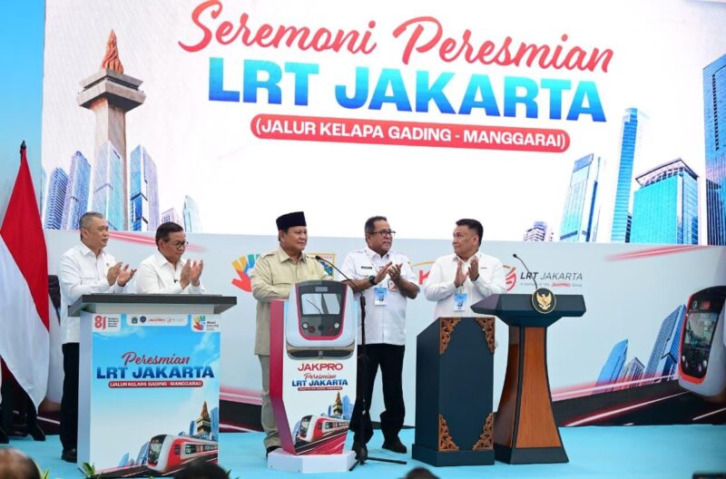 Presiden RI Prabowo Subianto memberikan pujian terbuka kepada Gubernur DKI Jakarta Pramono Anung Wibowo saat meresmikan LRT Jakarta Jalur Kelapa Gading - Manggarai, Rabu (28/10/2026). Foto: Setneg