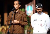 FX Rudi mendampingi Jokowi saat masih menjadi Wali Kota Solo (Foto: Ist)
