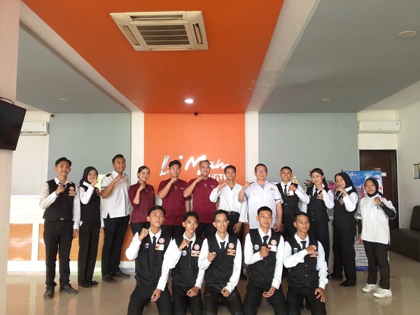 Aero Astra Akademia membekali siswa menghadapi dunia kerja melalui Hotel Tour dan Pra Magang di Le Man Hotel, teaching factory, serta praktik di industri perhotelan.