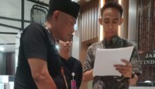 Ketua Tri Nusa Bekasi Raya saat konfirmasi ke Jampidsus Kejaksaan Agung terkait penanganan kasus Migas Kota Bekasi. (Foto: dok Mediakarya)