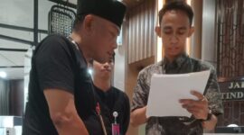Ketua Tri Nusa Bekasi Raya saat konfirmasi ke Jampidsus Kejaksaan Agung terkait penanganan kasus Migas Kota Bekasi. (Foto: dok Mediakarya)