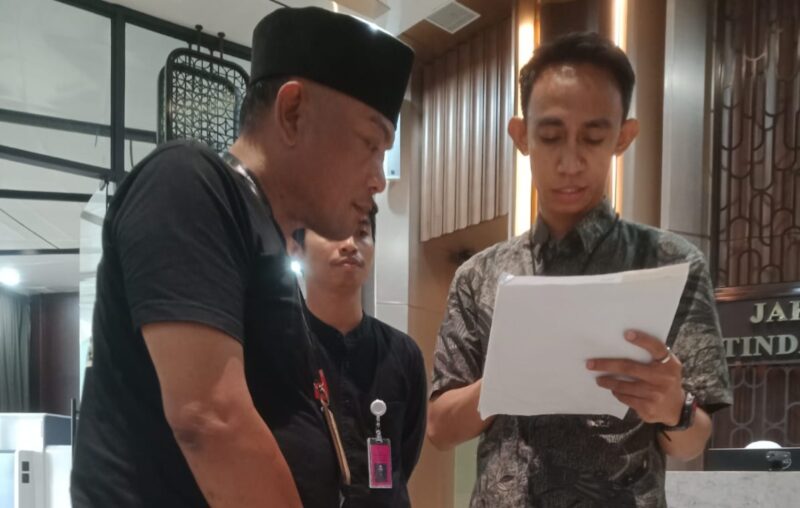Ketua Tri Nusa Bekasi Raya saat konfirmasi ke Jampidsus Kejaksaan Agung terkait penanganan kasus Migas Kota Bekasi. (Foto: dok Mediakarya)