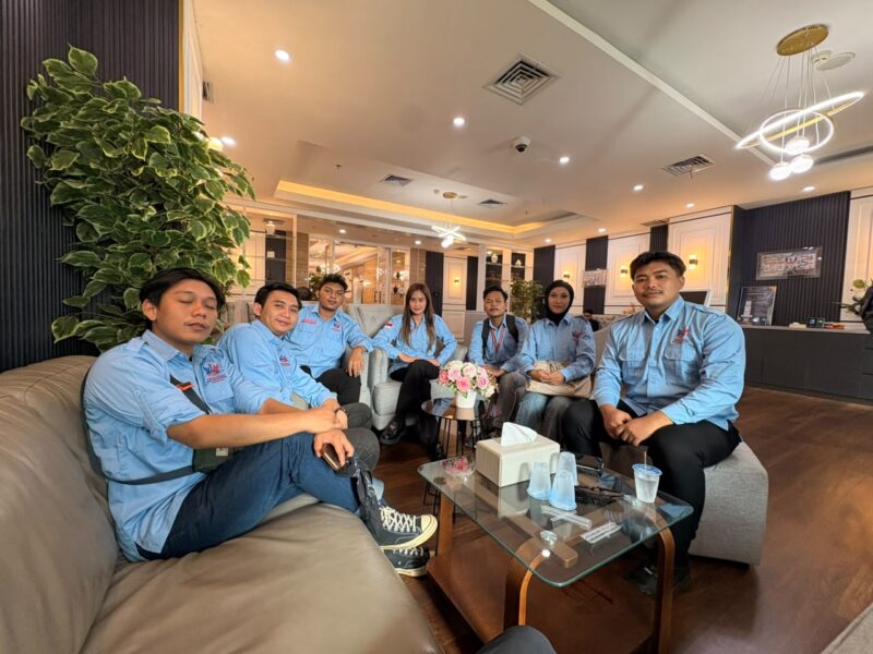 Forum Pemuda dan Mahasiswa Indonesia (FPMI) mendatangi Mabes Polri.