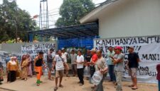 Warga RT 04 RW 03, Kampung Ciketing Sumurbatu, Kelurahan Sumurbatu, Kecamatan Bantargebang, Kota Bekasi, menggelar aksi spontan, Minggu (11/10/2026).