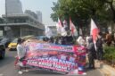 Elemen mahasiswa menggelar aksi demonstrasi di Kantor Sinar Mas Land, Kamis (15/10/2026).