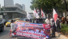 Elemen mahasiswa menggelar aksi demonstrasi di Kantor Sinar Mas Land, Kamis (15/10/2026).