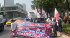 Elemen mahasiswa menggelar aksi demonstrasi di Kantor Sinar Mas Land, Kamis (15/10/2026).