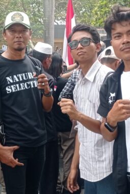 Ikut Aksi, Prabu Peduli Lingkungan dan Pokja Wartawan Setu Desak Kepala DLH Donny Sirait Dicopot