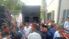 Kadis LH Kabupaten Bekasi Syafri Donny Sirait tidak hadir menemui massa aksi damai solidaritas wartawan se-Bekasi Raya, Kamis (15/10/2026).
