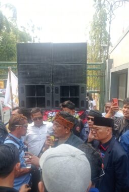 Sakti! Sudah Diminta Plt Bupati Bekasi Hadir, Donny Sirait Tetap Tak Mau Temui Massa Wartawan, Cuma Kirim Kuasa Hukum