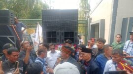 Kadis LH Kabupaten Bekasi Syafri Donny Sirait tidak hadir menemui massa aksi damai solidaritas wartawan se-Bekasi Raya, Kamis (15/10/2026).