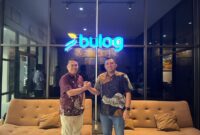 Ketua Kadin Kota Bekasi Qadar Ruslan Siregar dengan Kepala Kantor Cabang Bulog Karawang, Rafi. Bulog Karawang.