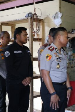 Sentuh Hati Warga, Polres Nias Selatan Berbagi Kasih di Hari Jadi Ke-75 Humas Polri