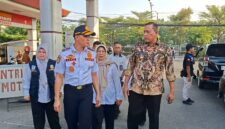 Wali Kota Bekasi Tri Adhianto saat meninjau SPBU di Bekasi
