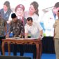 Menteri Sosial RI dan Kepala BRIN saat tanda tangan MoU