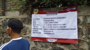Pengaspalan yang dilaksanakan Pemerintah Desa melalui program Bantuan Keuangan (Bankeu)