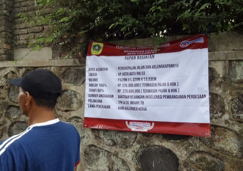 Pengaspalan yang dilaksanakan Pemerintah Desa melalui program Bantuan Keuangan (Bankeu)