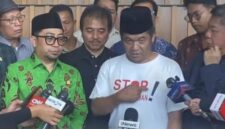 Pakar Komunikasi Politik Effendi Gazali bersama Ray Rangkuti dan koalisi masyarakat sipil mengadu ke Fraksi PKB DPR RI