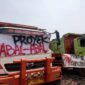 Warga yang protes terkait dengan proyek di TPA Burengkeng yang diduga bermasalah. 