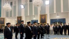Pengambilan sumpah jabat sejumlah Menteri Kabinet Merah Putih, kemarin. (Foto: detik.com)