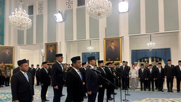 Pengambilan sumpah jabat sejumlah Menteri Kabinet Merah Putih, kemarin. (Foto: detik.com)