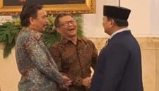 Syahganda Nainggolan dan Rocky Gerung saat bersama Presiden Prabowo di Istana Negara. (Ist)